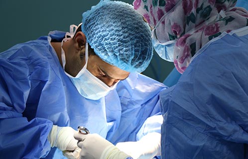 Urologe Rorschach Chirugie in der Praxis am Operieren